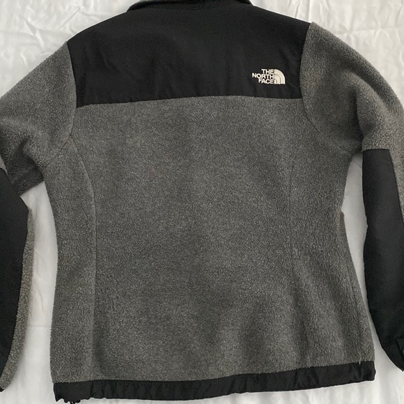 North Face Women’s Denali Jacket (fleece jacket) in Black/Gray - Picture 3 of 6